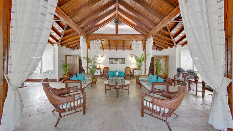 Pineapple Beach Club